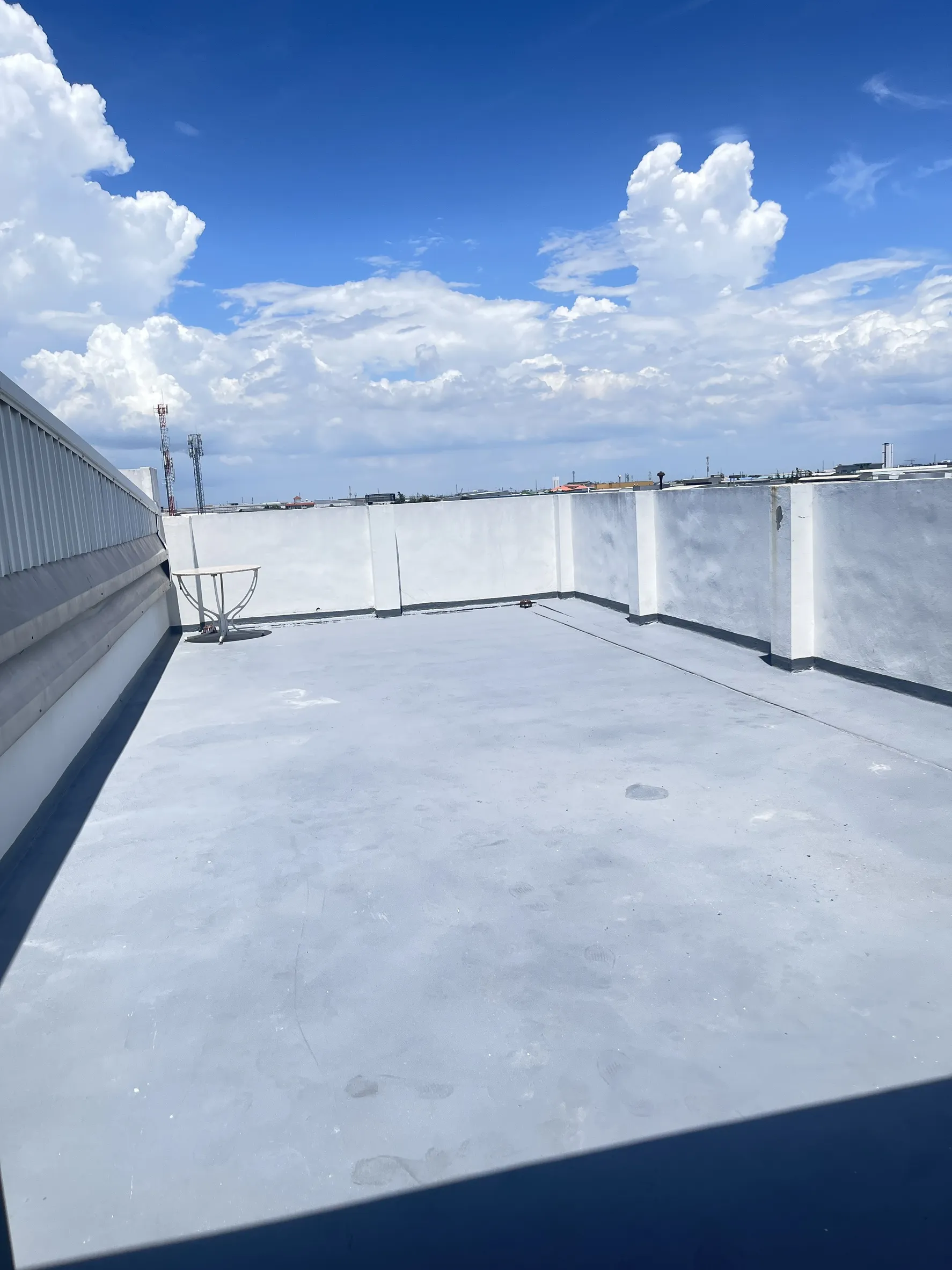 FS01103015599236B Y 挨着春武里安美德工业园的工业区土地面积4莱多，3层厂房面积5,568平方米，食堂面积432平方米，售价1.15亿泰铢。_photo